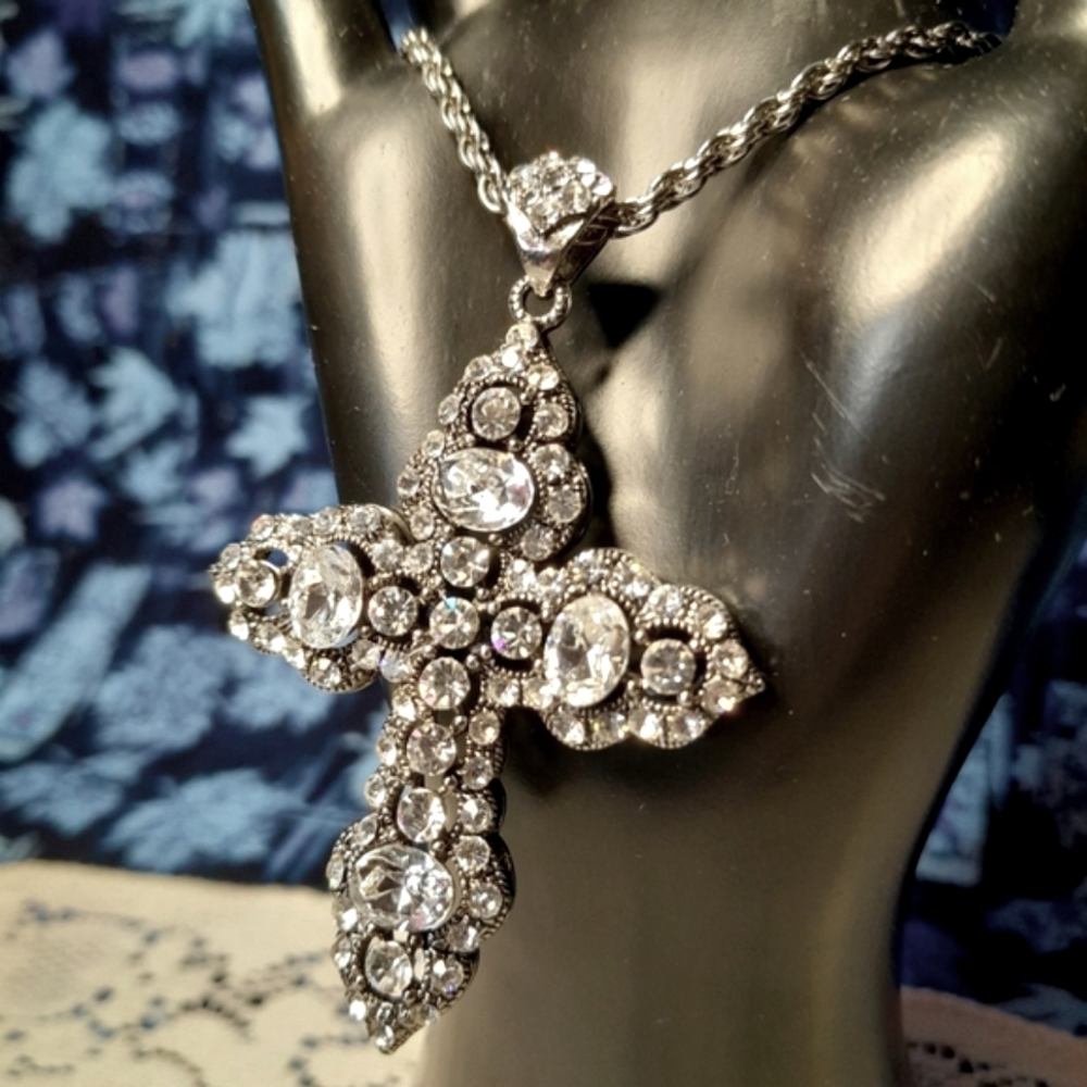 Stunning Like New Art Deco Large Rhinestone Cross Necklace Vintage 90s